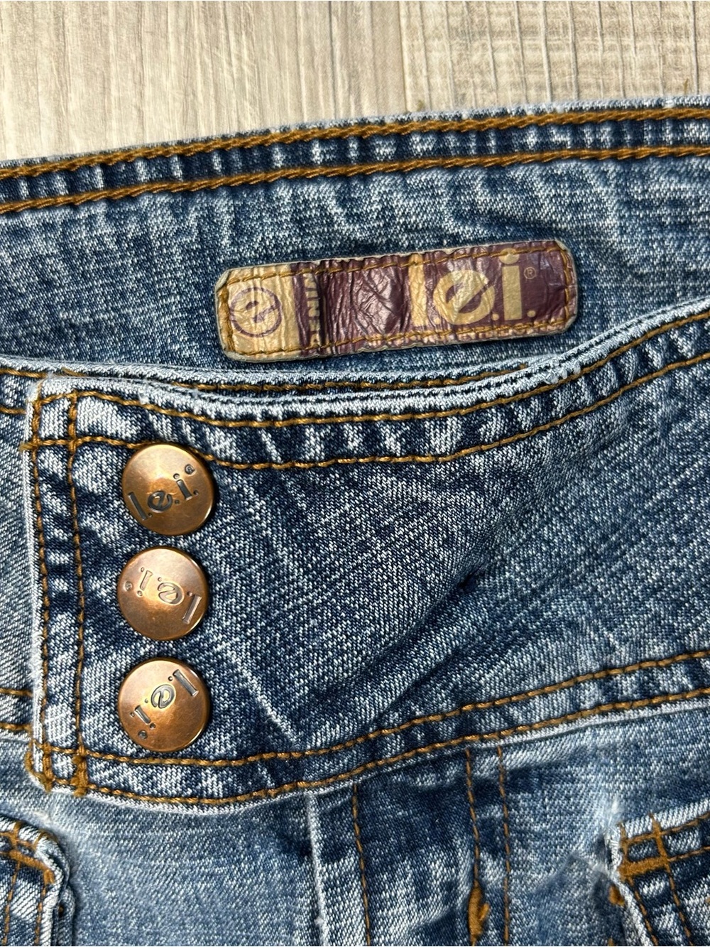 Y2K vintage L.E.I Low Rise Flare Jeans Size 1 with Velcro Pockets EUC - Picture 4 of 10